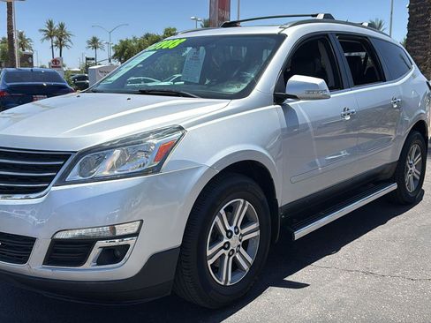 Used 2017 Chevrolet Traverse LT AWD/4WD image 3