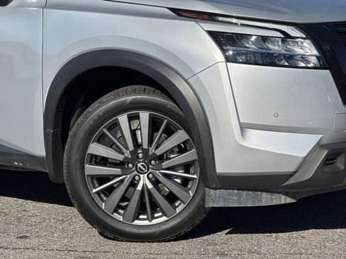 Used 2024 Nissan Pathfinder SL w/ SL Premium Package image 13