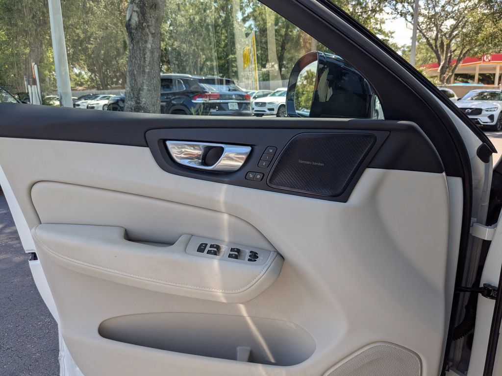 Certified 2024 Volvo XC60 B5 Ultimate w/ Protection Package Premier AWD/4WD image 33