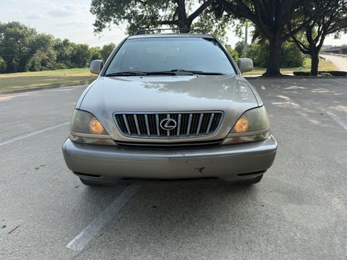 Used 1999 Lexus RX 300 w/ Premium Pkg FWD image 2