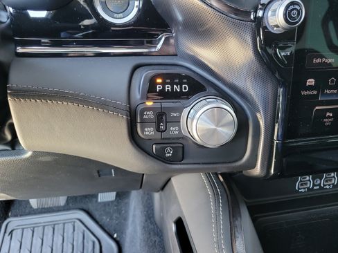 Used 2025 RAM 1500 Limited AWD/4WD image 19