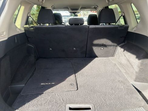 Used 2023 Nissan Rogue SV image 11