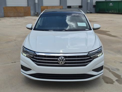 Used 2020 Volkswagen Jetta SE w/ SE Cold Weather Package FWD image 2