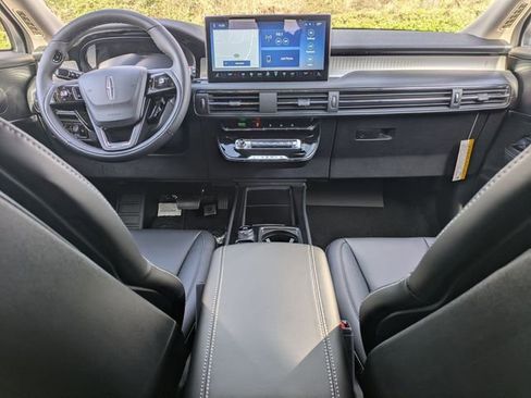 New 2026 Lincoln Corsair Premiere image 12