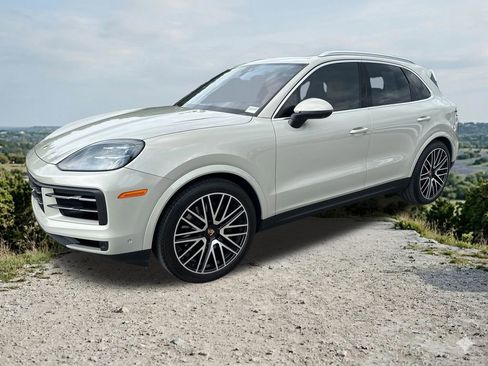 Used 2024 Porsche Cayenne AWD/4WD image 3