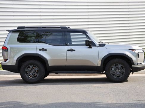 Used 2024 Lexus GX 550 AWD/4WD image 4