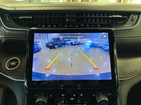 Used 2021 Jeep Grand Cherokee L Overland w/ Luxury Tech Group IV image 32