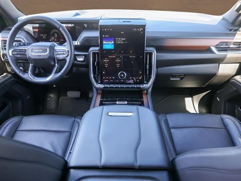 Used 2025 GMC Yukon Denali RWD image 25
