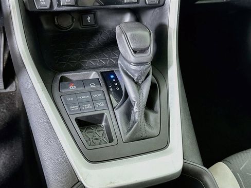 Certified 2022 Toyota RAV4 XLE w/ Convenience Package AWD/4WD image 10