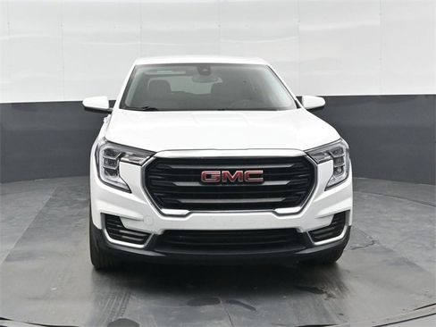 Used 2024 GMC Terrain SLE image 9