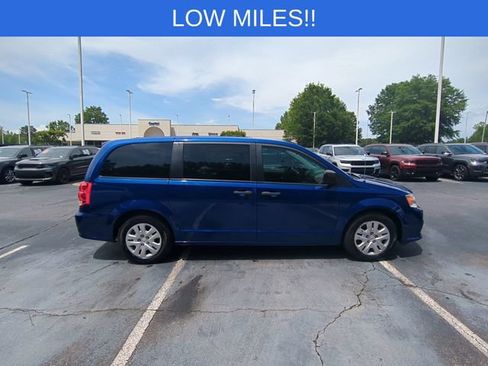 Used 2020 Dodge Grand Caravan SE w/ UConnect Hands-Free Group FWD image 6