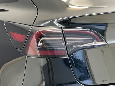 Used 2019 Tesla Model 3 Standard Range Plus image 12