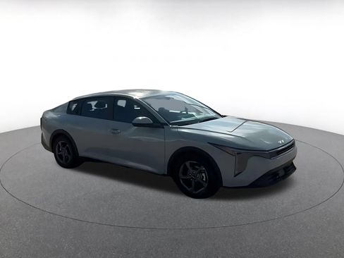 Used 2025 Kia K4 FWD image 2