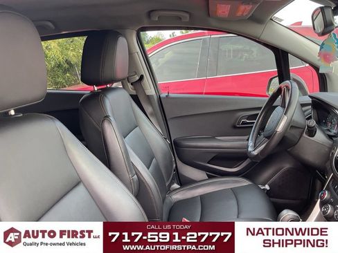 Used 2022 Chevrolet Trax LT w/ Premium Seat Package AWD/4WD image 16
