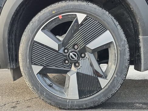 New 2026 Nissan Kicks SR w/ Cold Weather Package AWD/4WD image 6