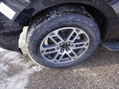 New 2026 Ford Expedition Active image 9