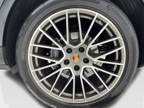 Used 2023 Porsche Cayenne Platinum Edition image 61