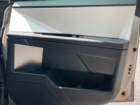 Used 2024 Tesla Cybertruck AWD Crew Cab image 19