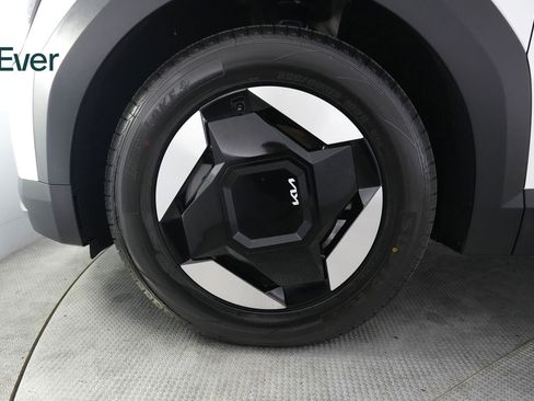 Used 2024 Kia EV9 Light Long Range RWD image 19