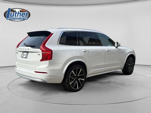 Used 2022 Volvo XC90 T6 Momentum AWD/4WD image 5