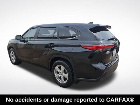 Used 2023 Toyota Highlander LE AWD/4WD image 3