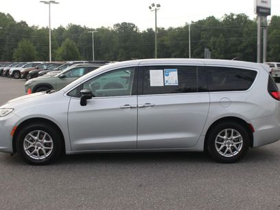 Used 2024 Chrysler Pacifica Touring-L