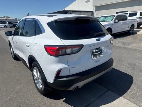 Used 2022 Ford Escape SE FWD image 3