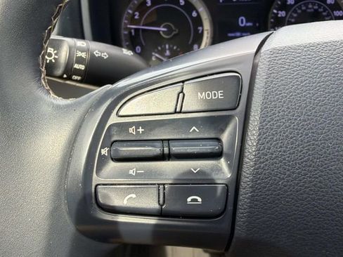 Used 2020 Hyundai Venue FWD image 16