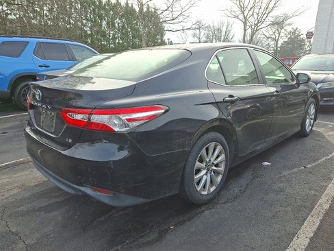 Used 2018 Toyota Camry LE image 5