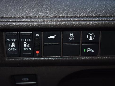 Used 2023 Honda Odyssey Elite image 17