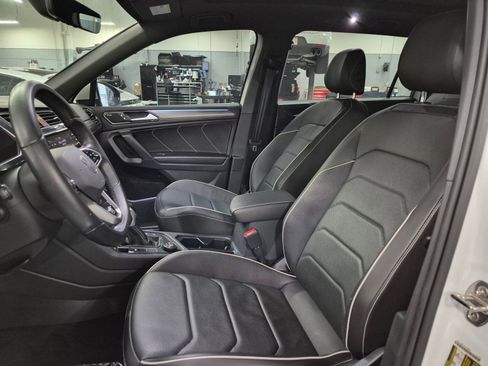 Used 2022 Volkswagen Tiguan SEL R-Line AWD/4WD image 5