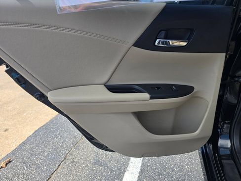 Used 2017 Honda Accord Touring image 15
