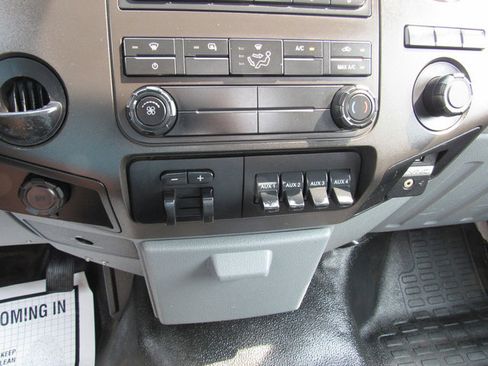Used 2016 Ford F550 2WD Regular Cab Super Duty image 39