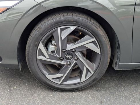 Used 2025 Hyundai Elantra SEL FWD image 13