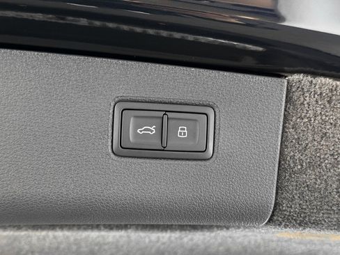 New 2025 Bentley Bentayga image 41