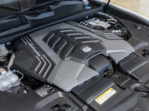 Used 2021 Lamborghini Urus AWD/4WD image 23
