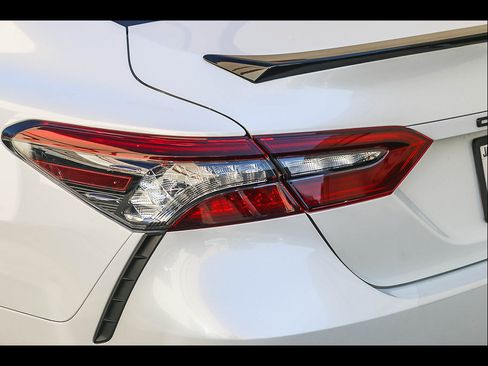 Used 2021 Toyota Camry XSE w/ Carpet Mat Package (TMS) FWD image 11
