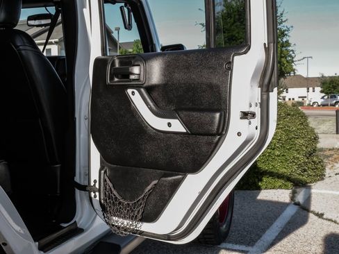 Used 2015 Jeep Wrangler Unlimited Sahara w/ Quick Order Package 24X image 44