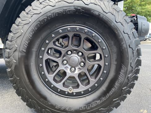 Used 2022 Jeep Wrangler Unlimited Rubicon w/ Xtreme Recon 35" Tire Package AWD/4WD image 12