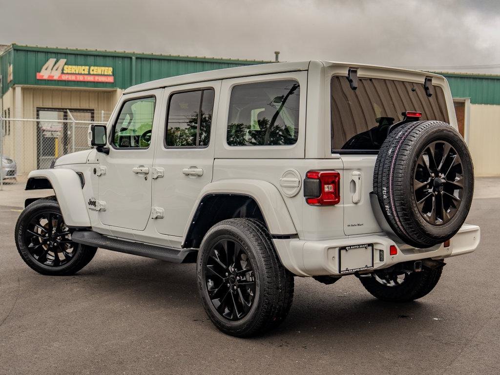 Used 2022 Jeep Wrangler Unlimited Sahara AWD/4WD image 4