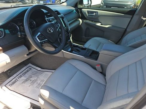 Used 2017 Toyota Camry XLE w/ Moonroof Package FWD image 9