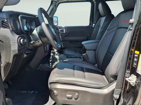 New 2026 Jeep Wrangler Unlimited Rubicon w/ Xtreme 35 Tire Package AWD/4WD image 10