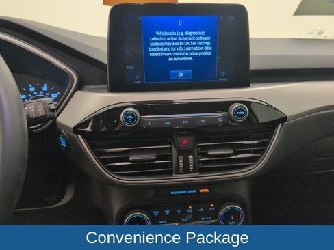 Used 2022 Ford Escape SE w/ SE Sport Appearance Package image 25