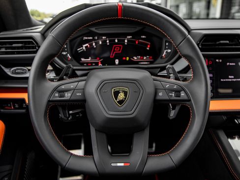 Used 2025 Lamborghini Urus SE image 26