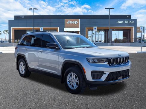 New 2025 Jeep Grand Cherokee Laredo image 1