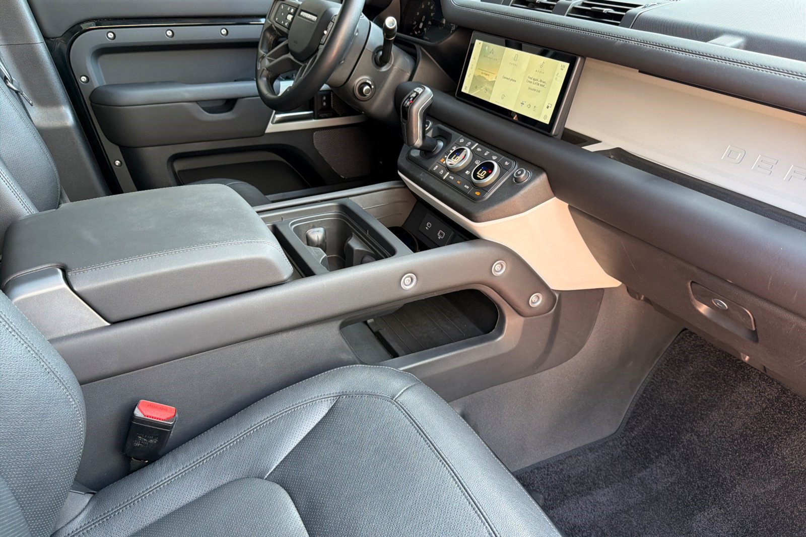 Certified 2024 Land Rover Defender 110 SE AWD/4WD image 34