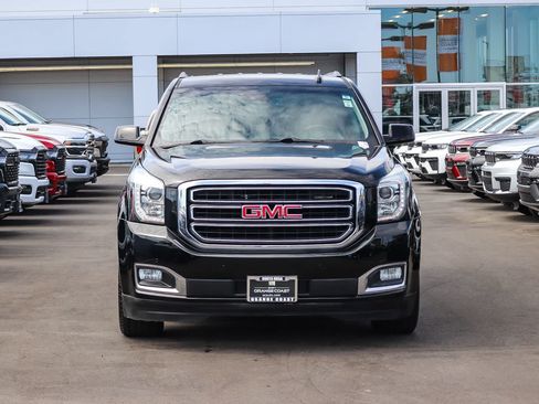 Used 2018 GMC Yukon XL SLT w/ Open Road Package AWD/4WD image 2