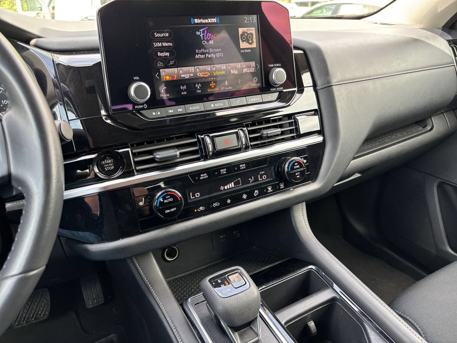 Used 2025 Nissan Pathfinder SV AWD/4WD image 16