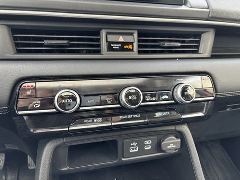 Certified 2025 Honda Pilot Touring image 19