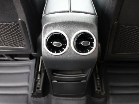 Used 2023 Mercedes-Benz GLB 250 4MATIC image 27
